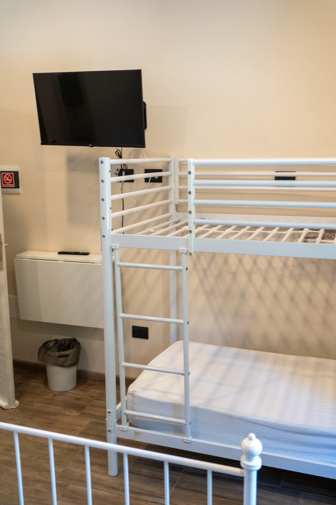 Camera per famiglie con letto a castello e matrimoniale